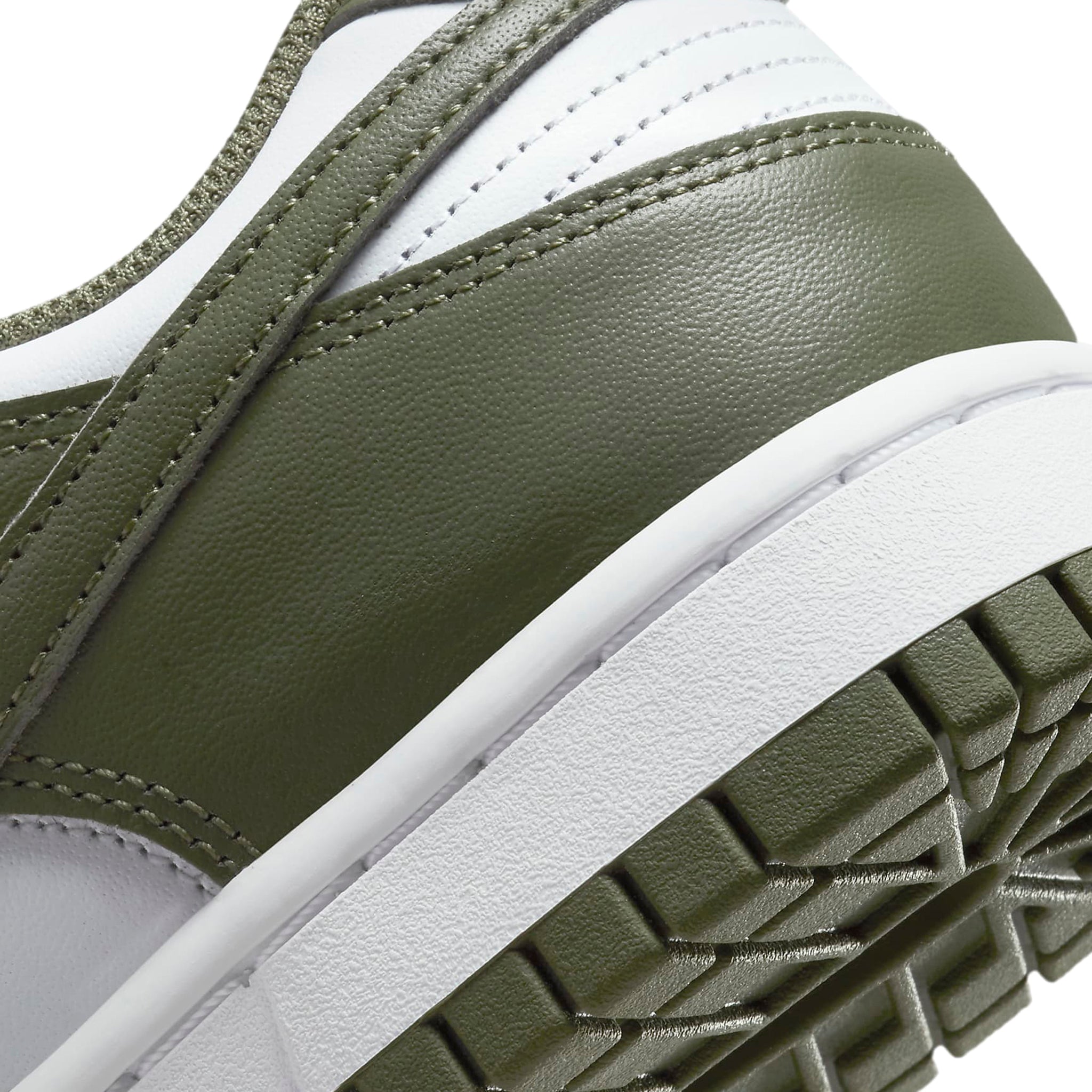 Dunk Low Medium Olive (W)
